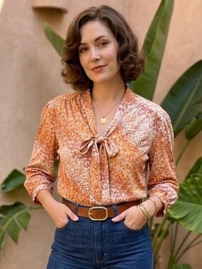 Vintage 70s Pussycat Bow Blouse // Retro Floral Ditsy Print Boho Secretary Top L